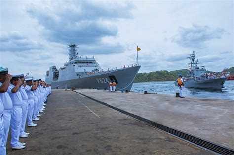 This Man's Navy! A Heartwarming Story of Naval Camaraderie and Courage Against All Odds!