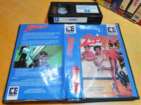 Zapped! Una commedia fantascientifica che ti catapulterà negli anni '80!