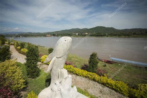 Il Gigante del Mekong! Un viaggio nel cuore della giungla e una storia di redenzione contro un feroce avversario?